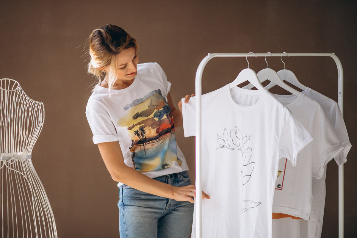 GUIDA ALLA STAMPA TESSILE: PERCHÉ IL DTF STA RIVOLUZIONANDO IL MERCATO RISPETTO A SERIGRAFIA, DTG E VINILE